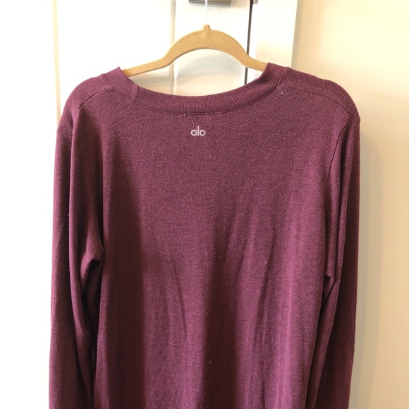 Alo Yoga T-Shirt - Picture 3 of 8